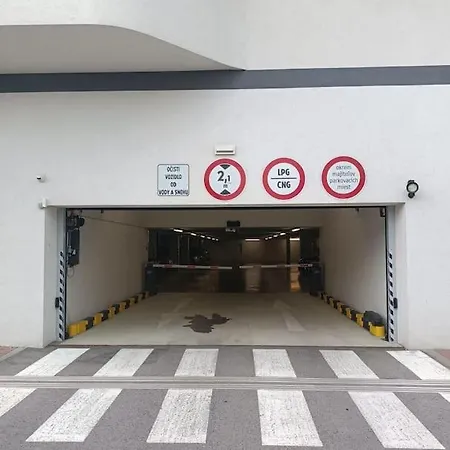 アパート Juliet's Hideout ブラチスラヴァ